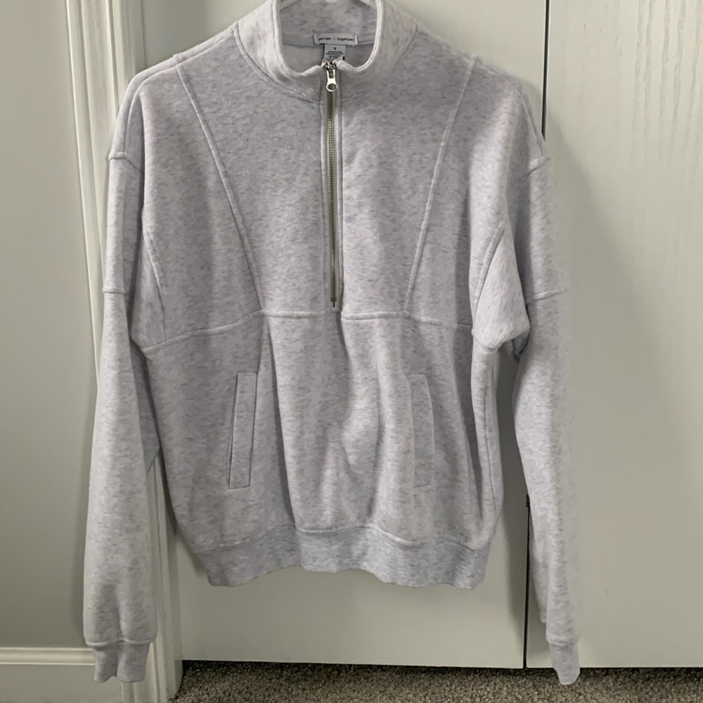 NWOT- Grey Sweatshirt w/pockets